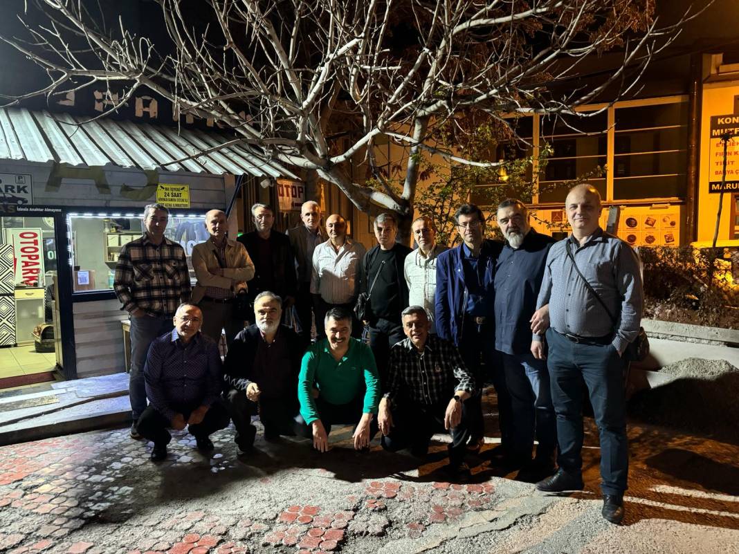 Ortaokul arkadaşları iftarda bir araya geldi 1